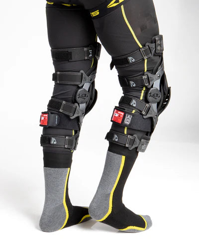 RODILLERAS EVS SPORTS AXIS (FIBRA DE CARBONO)
