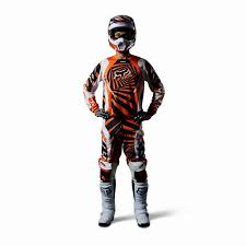 TRAJE 180 GOAT NARANJA
