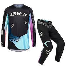 TRAJE FOX 180 HELLO FUTURE