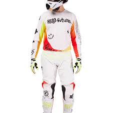 TRAJE FOX 180 HELLO FUTURE